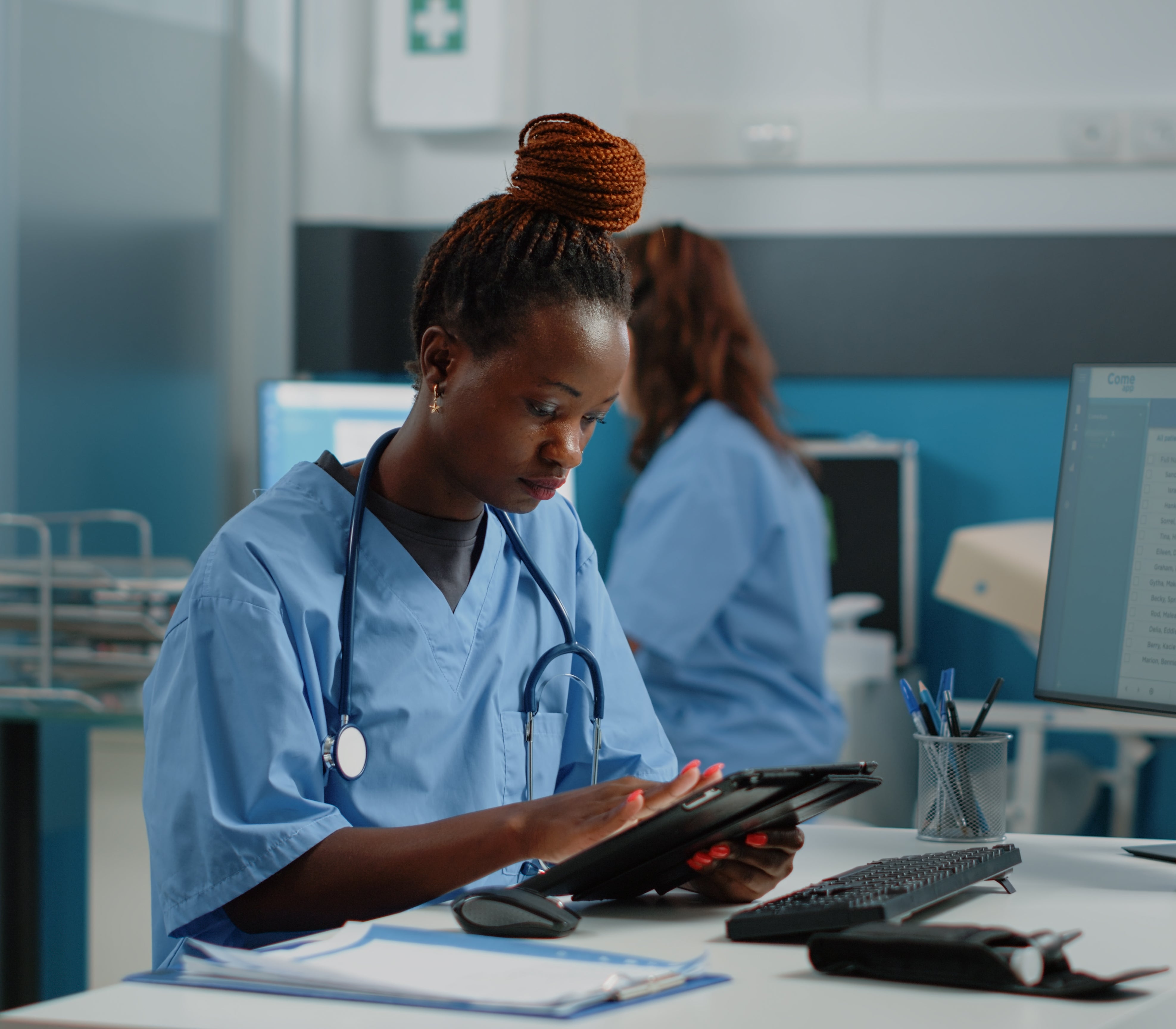 Woman working in laboratoy 